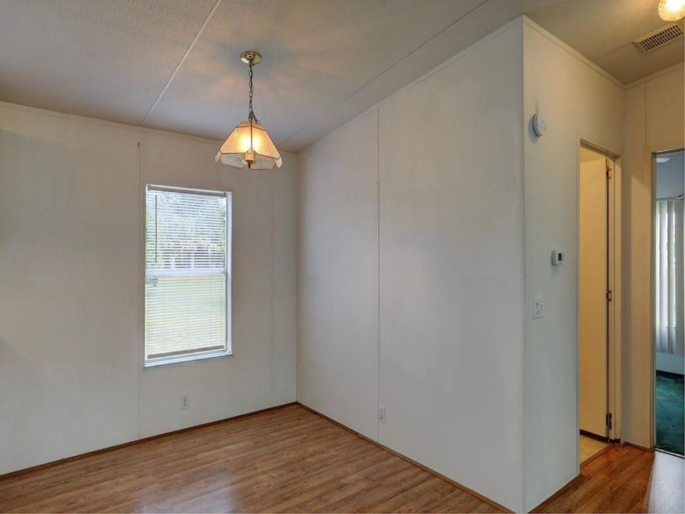 For Sale: $250,000 (3 beds, 2 baths, 1104 Square Feet)