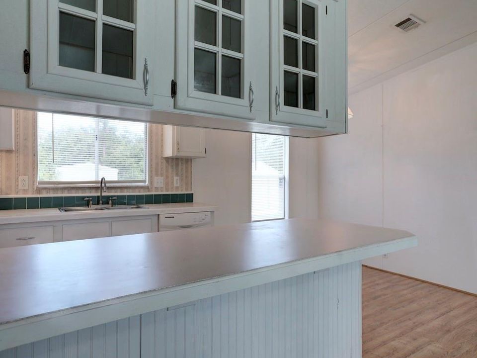 For Sale: $250,000 (3 beds, 2 baths, 1104 Square Feet)