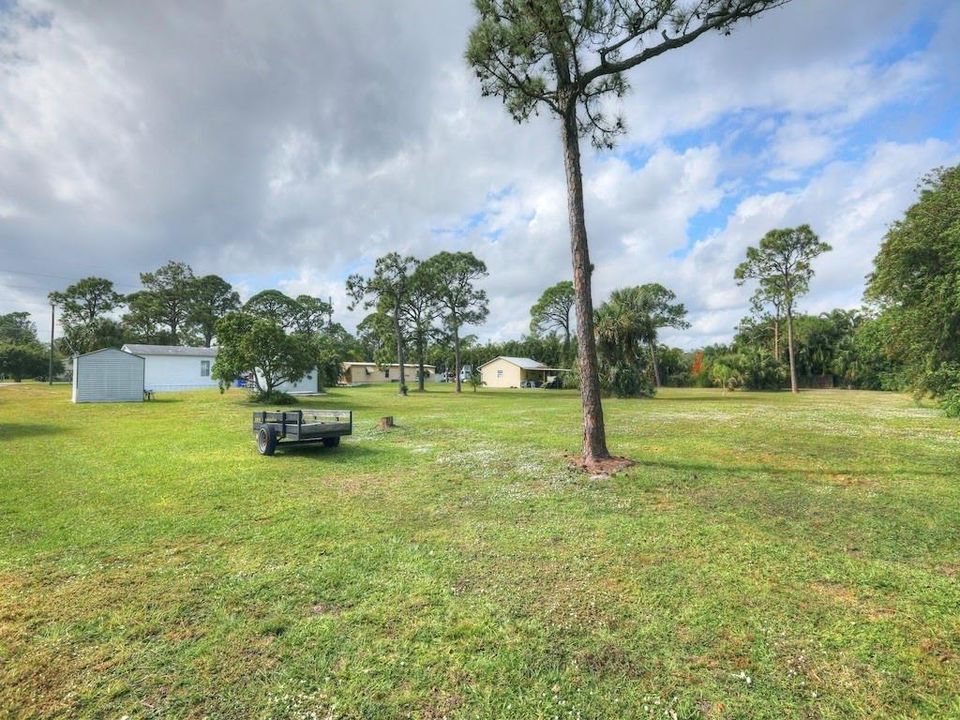 For Sale: $250,000 (3 beds, 2 baths, 1104 Square Feet)