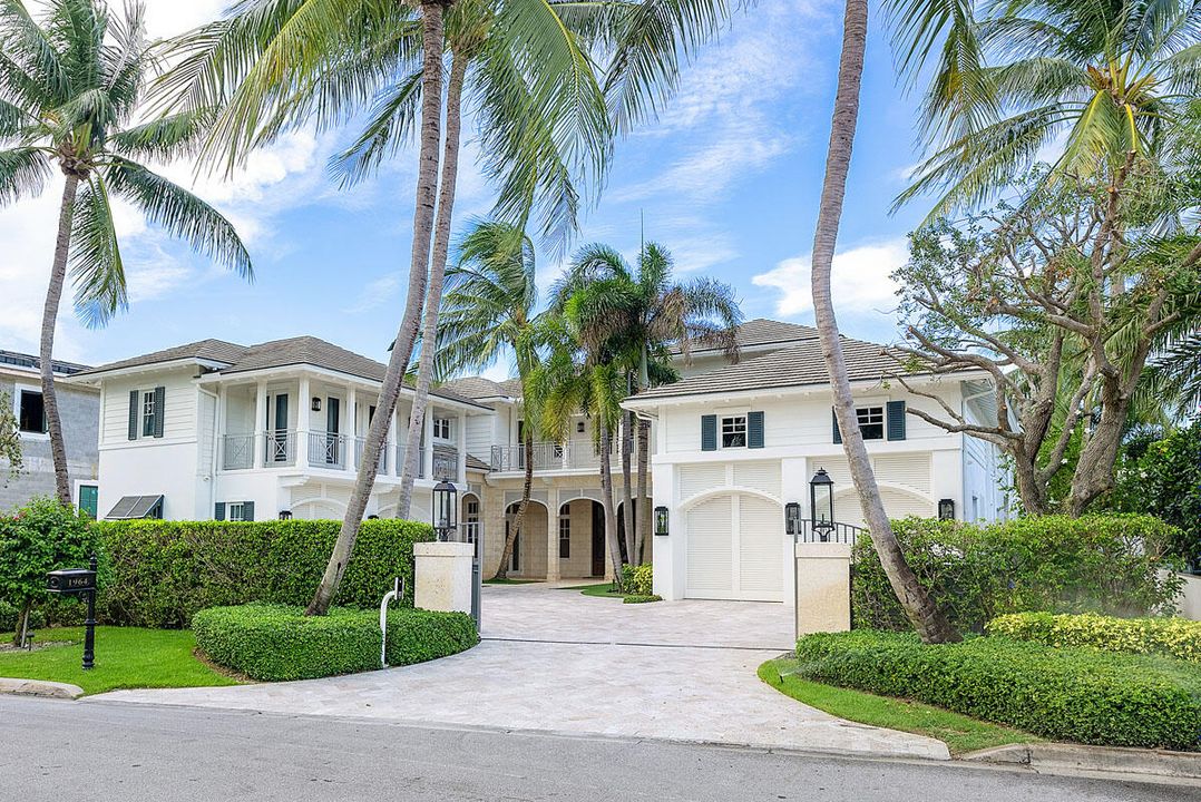 Active With Contract: $19,750,000 (6 beds, 8 baths, 10815 Square Feet)