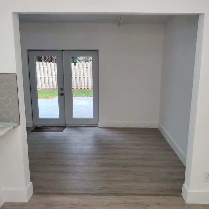 Activo con contrato: $399,000 (3 camas, 2 baños, 1371 Pies cuadrados)