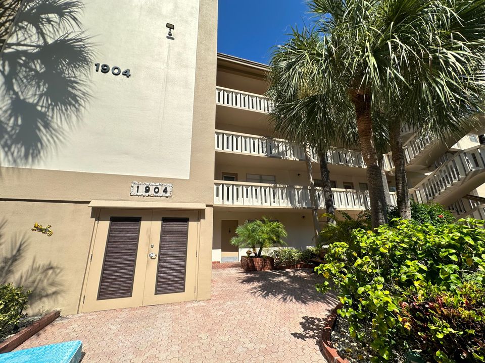 Recently Sold: $150,000 (2 beds, 2 baths, 1002 Square Feet)
