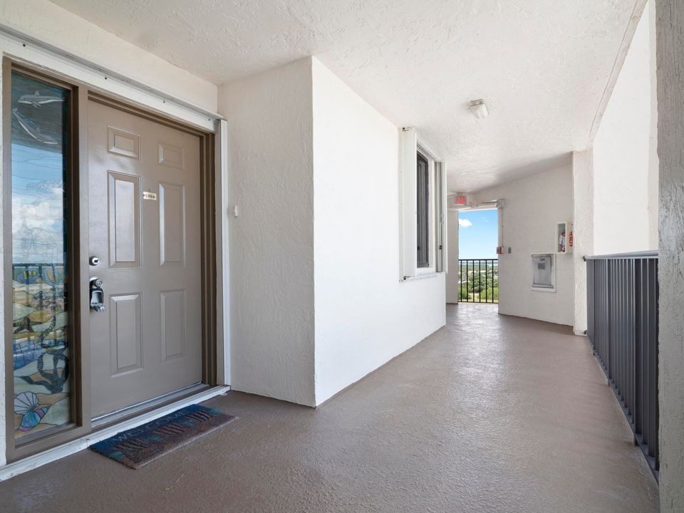 Active With Contract: $5,800 (3 beds, 2 baths, 1867 Square Feet)