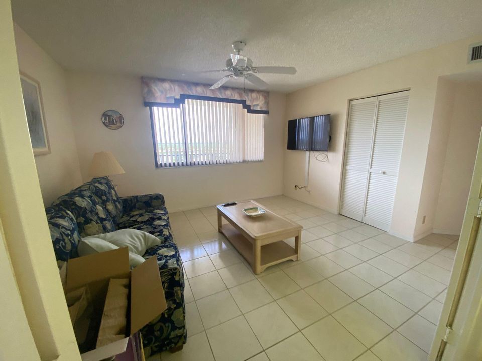 Active With Contract: $5,800 (3 beds, 2 baths, 1867 Square Feet)