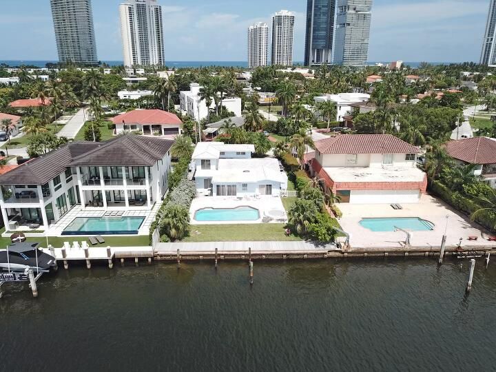Recently Sold: $6,500,000 (6 beds, 3 baths, 3064 Square Feet)