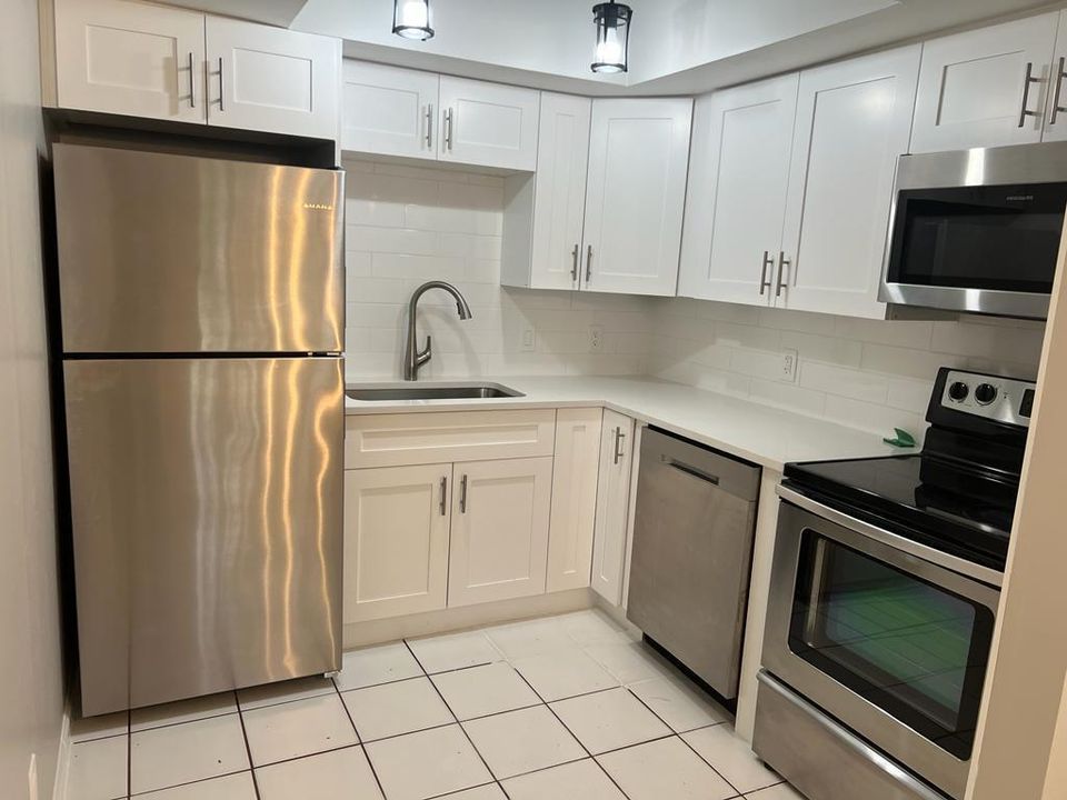 Recently Rented: $1,900 (2 beds, 2 baths, 799 Square Feet)