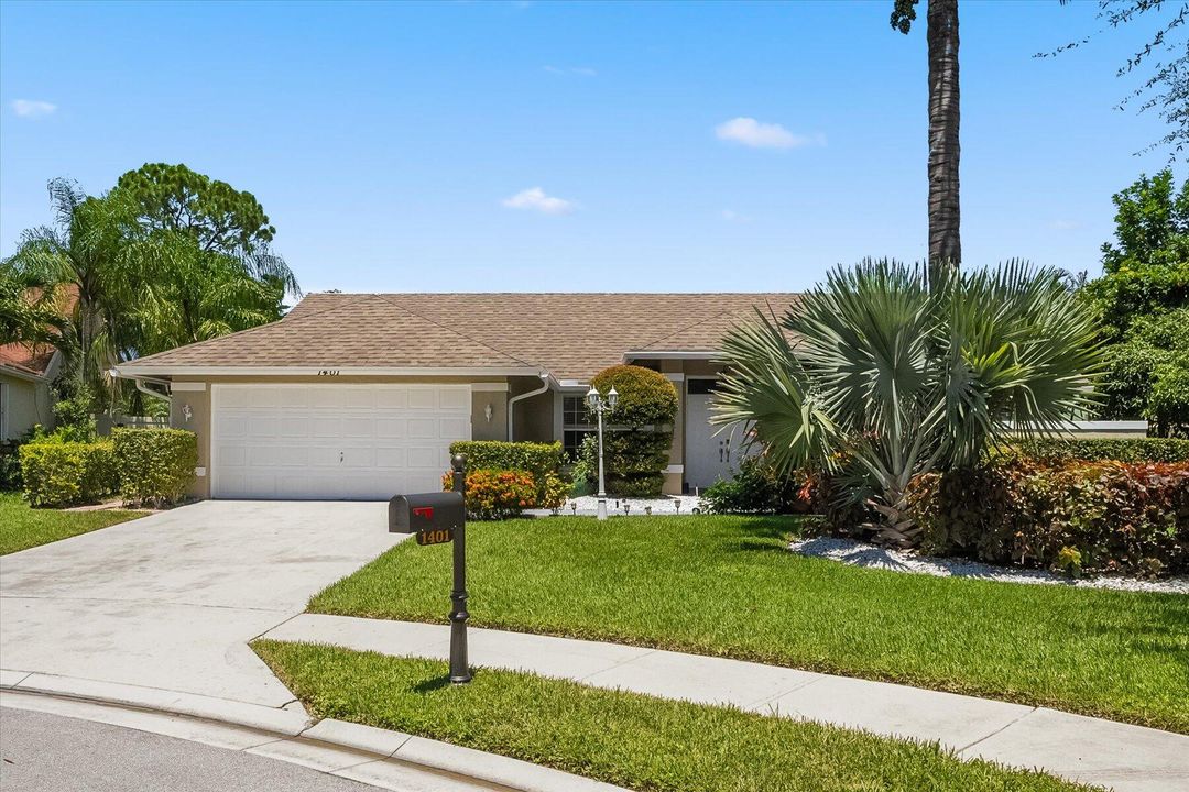 Active With Contract: $3,500 (4 beds, 2 baths, 2122 Square Feet)