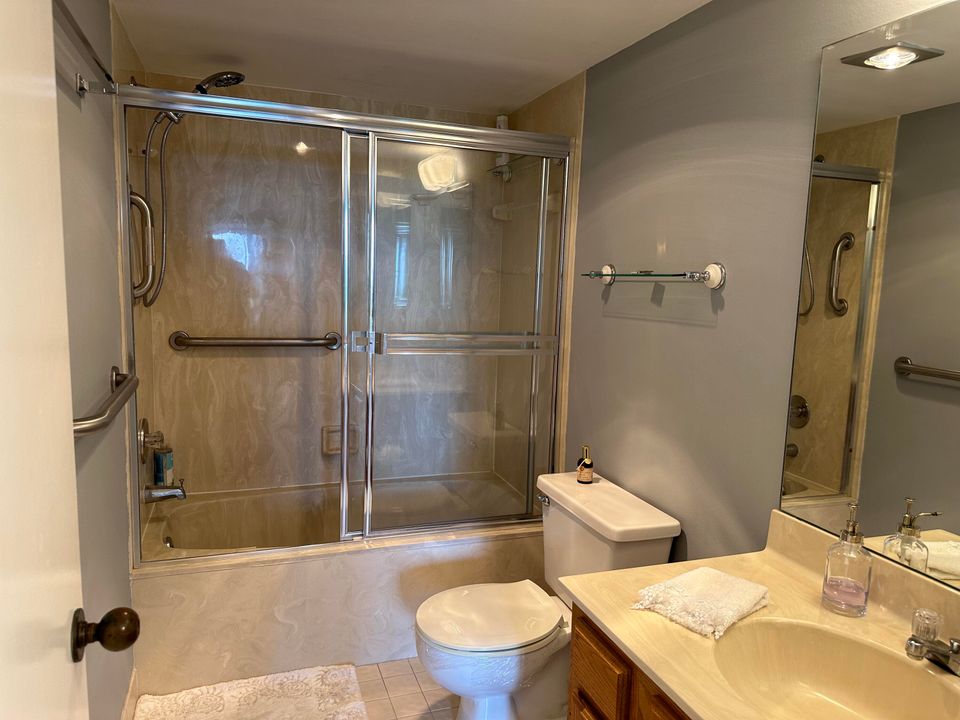 Active With Contract: $3,200 (2 beds, 2 baths, 1436 Square Feet)