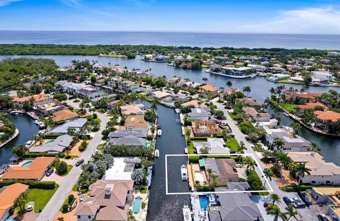 Recently Sold: $3,400,000 (3 beds, 2 baths, 2415 Square Feet)