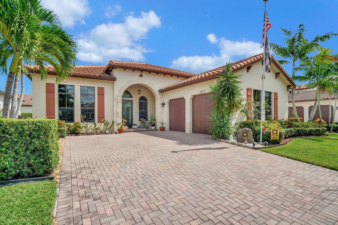 Недавно продано: $775,000 (4 спален, 3 ванн, 2671 Квадратных фут)