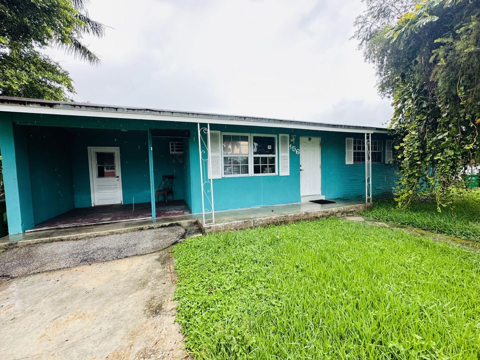Recently Sold: $220,000 (3 beds, 2 baths, 1605 Square Feet)