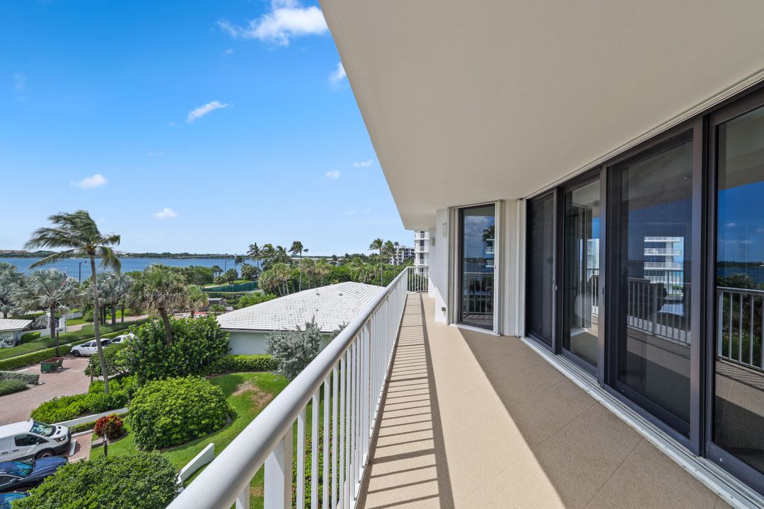 Active With Contract: $3,500,000 (3 beds, 3 baths, 2950 Square Feet)