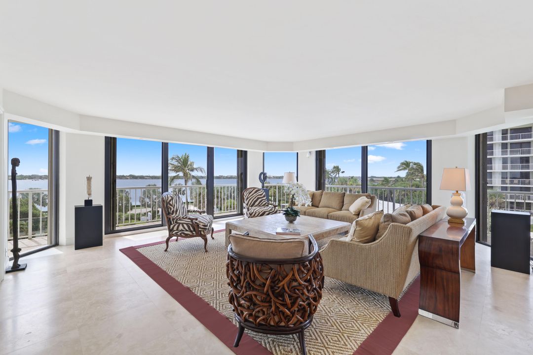 Active With Contract: $3,500,000 (3 beds, 3 baths, 2950 Square Feet)