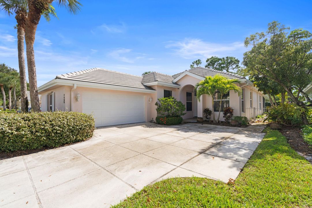 Active With Contract: $3,650 (3 beds, 2 baths, 2017 Square Feet)