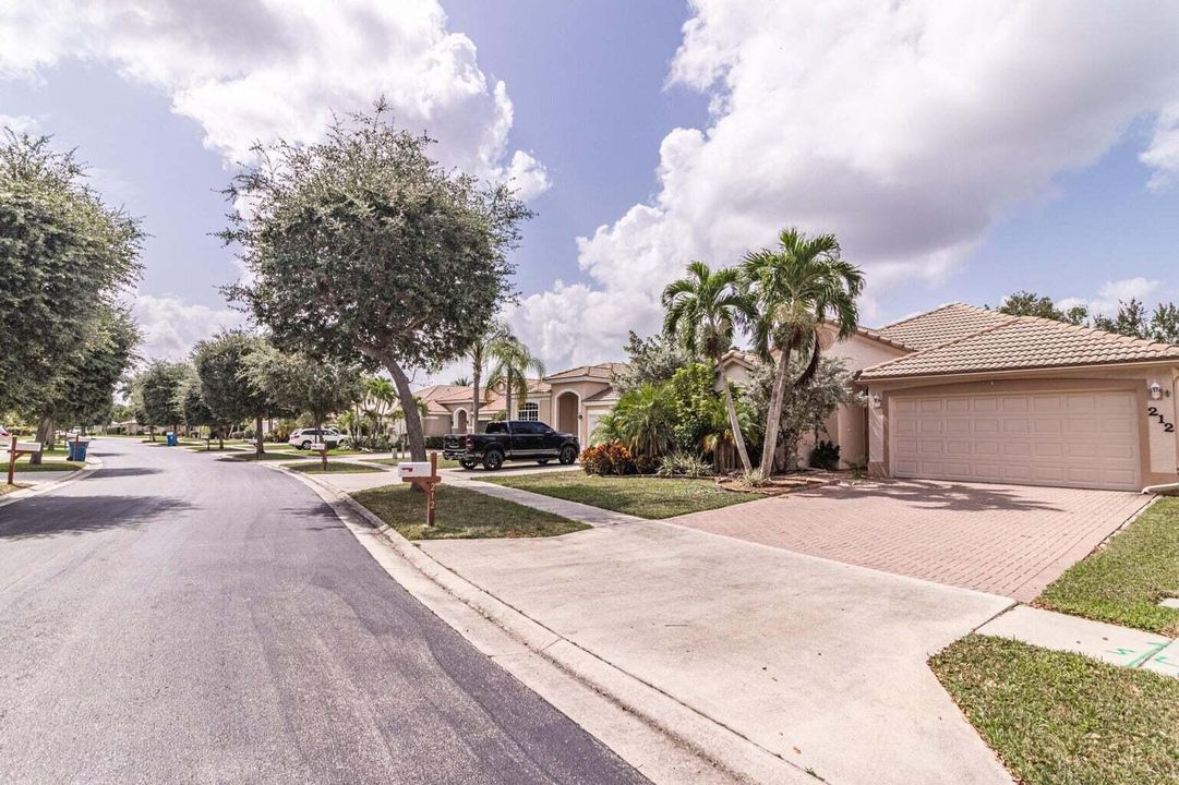 Active With Contract: $3,300 (3 beds, 2 baths, 1696 Square Feet)