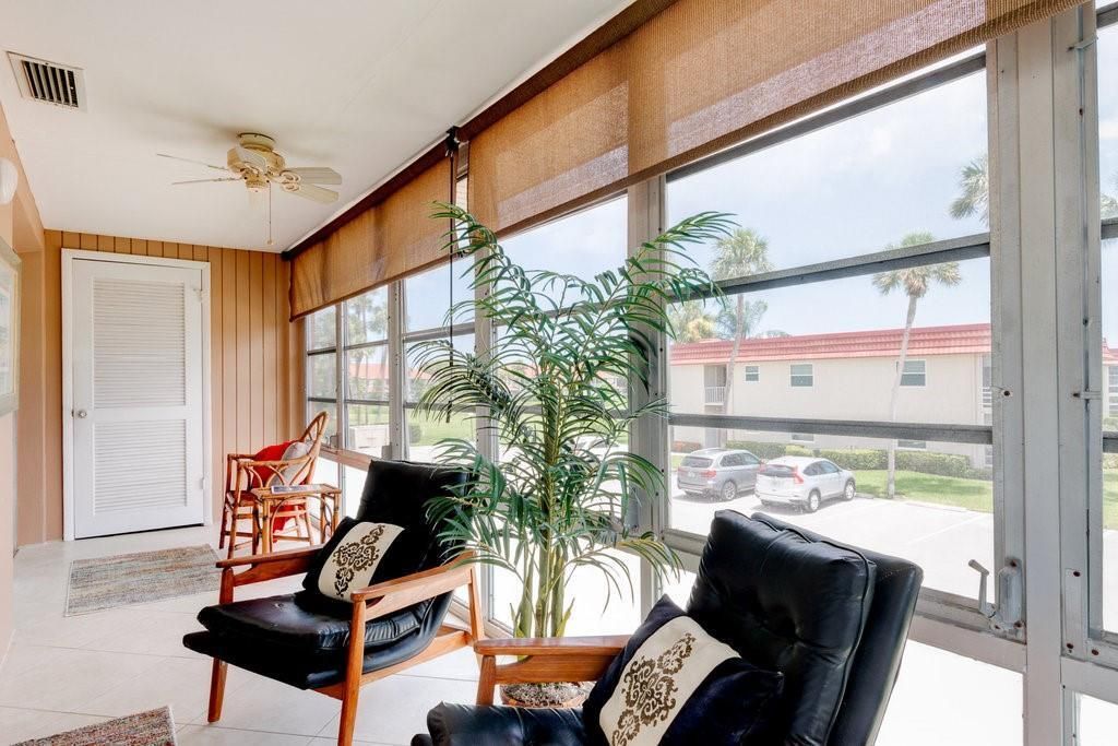 Active With Contract: $1,400 (2 beds, 2 baths, 1000 Square Feet)