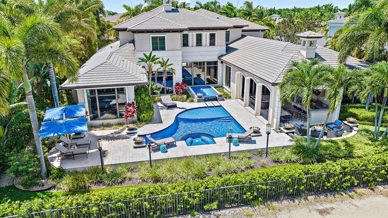Recently Sold: $9,500,000 (5 beds, 8 baths, 7392 Square Feet)