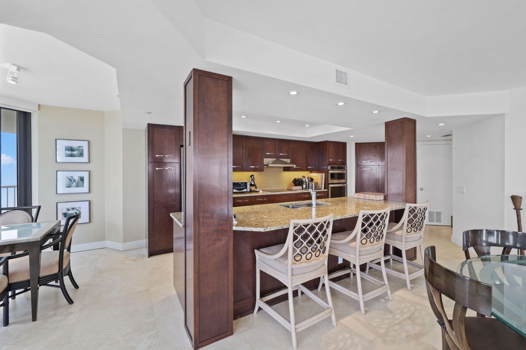 Active With Contract: $3,500,000 (3 beds, 3 baths, 2950 Square Feet)