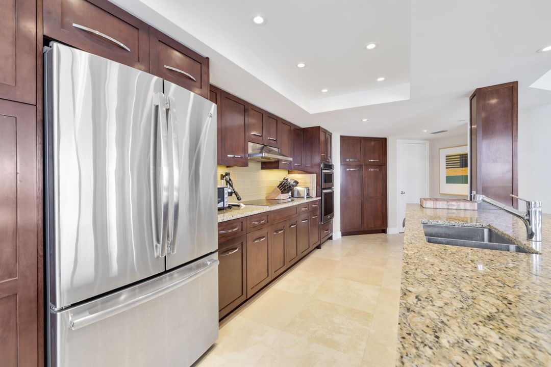 Active With Contract: $3,500,000 (3 beds, 3 baths, 2950 Square Feet)