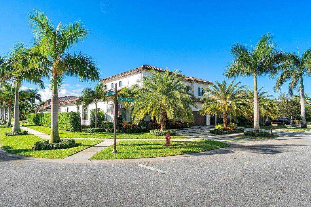 Recently Sold: $4,850,000 (6 beds, 7 baths, 6562 Square Feet)