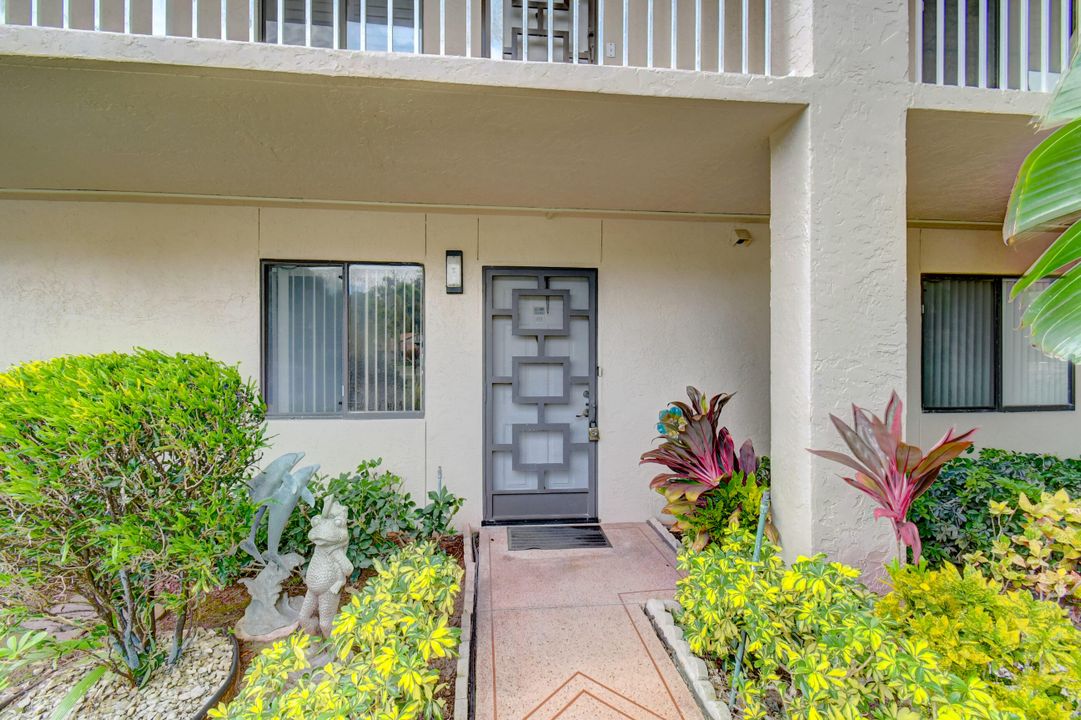 Active With Contract: $5,000 (2 beds, 2 baths, 1392 Square Feet)