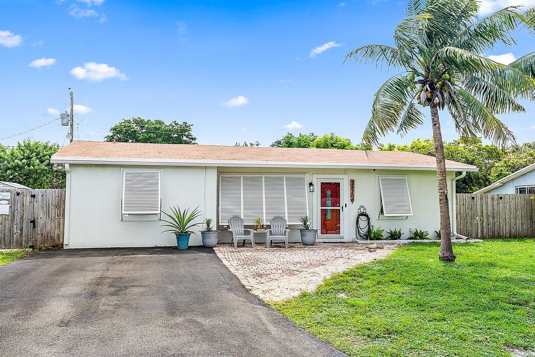 Recently Sold: $469,000 (3 beds, 2 baths, 1357 Square Feet)