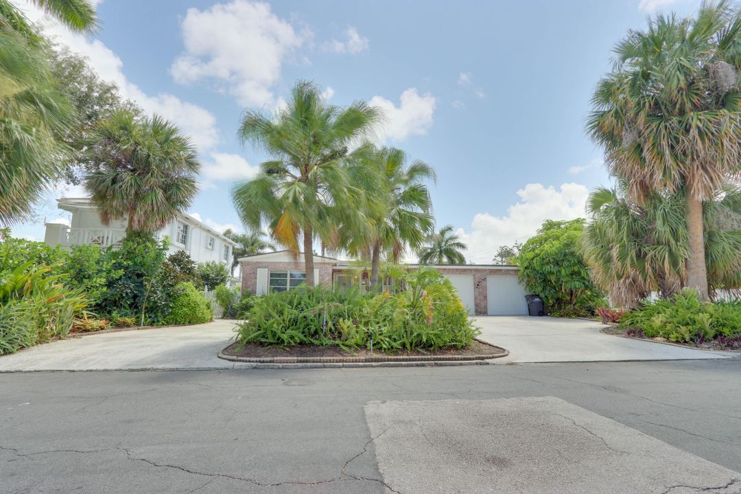 Active With Contract: $1,150,000 (3 beds, 2 baths, 1825 Square Feet)