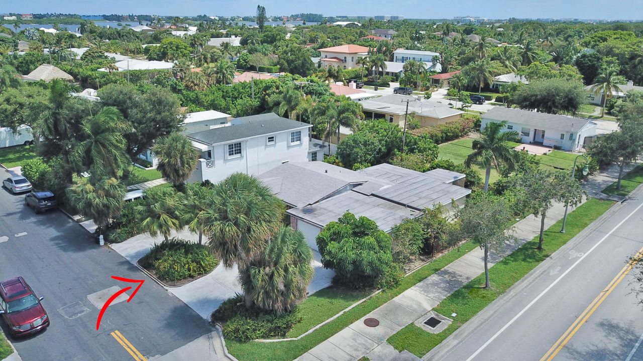 Active With Contract: $1,150,000 (3 beds, 2 baths, 1825 Square Feet)