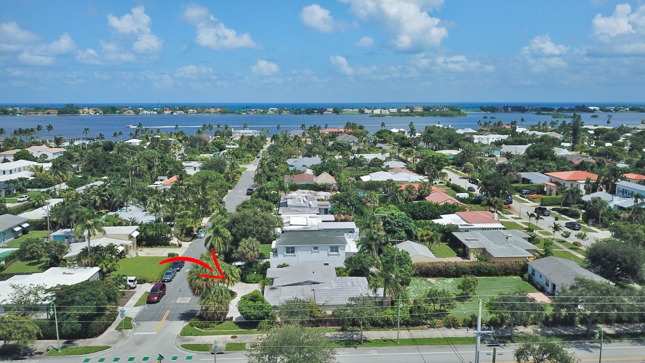 Active With Contract: $1,150,000 (3 beds, 2 baths, 1825 Square Feet)