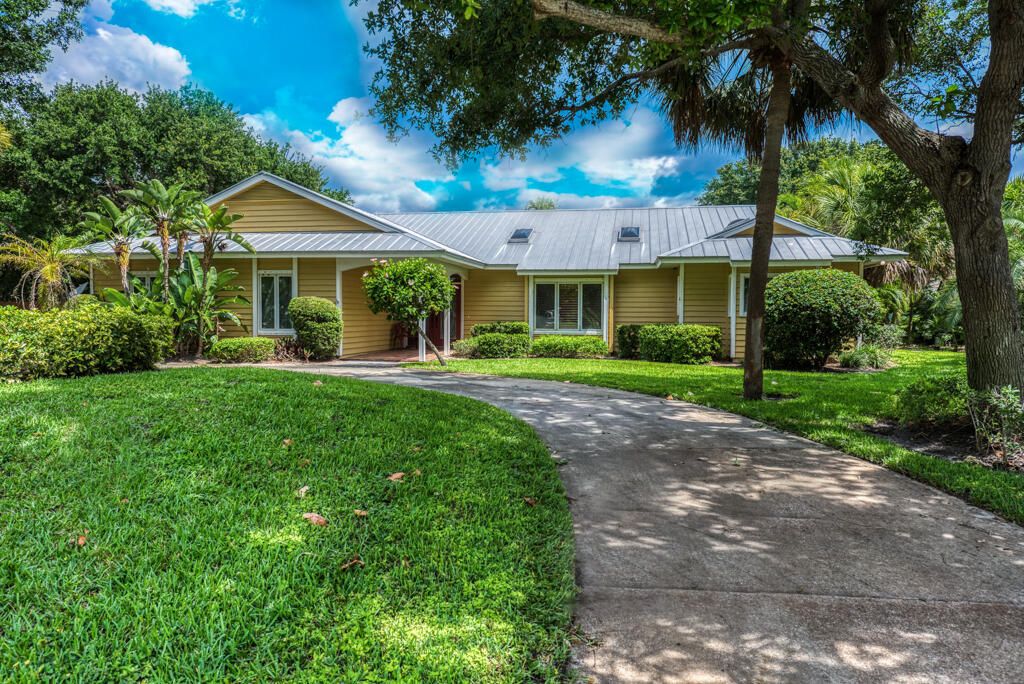 For Sale: $1,549,000 (3 beds, 2 baths, 2632 Square Feet)