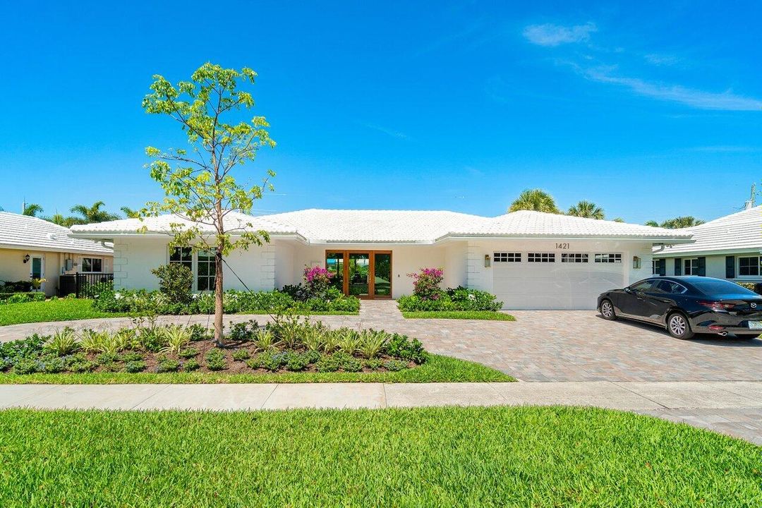 Recently Sold: $1,765,000 (3 beds, 3 baths, 2500 Square Feet)