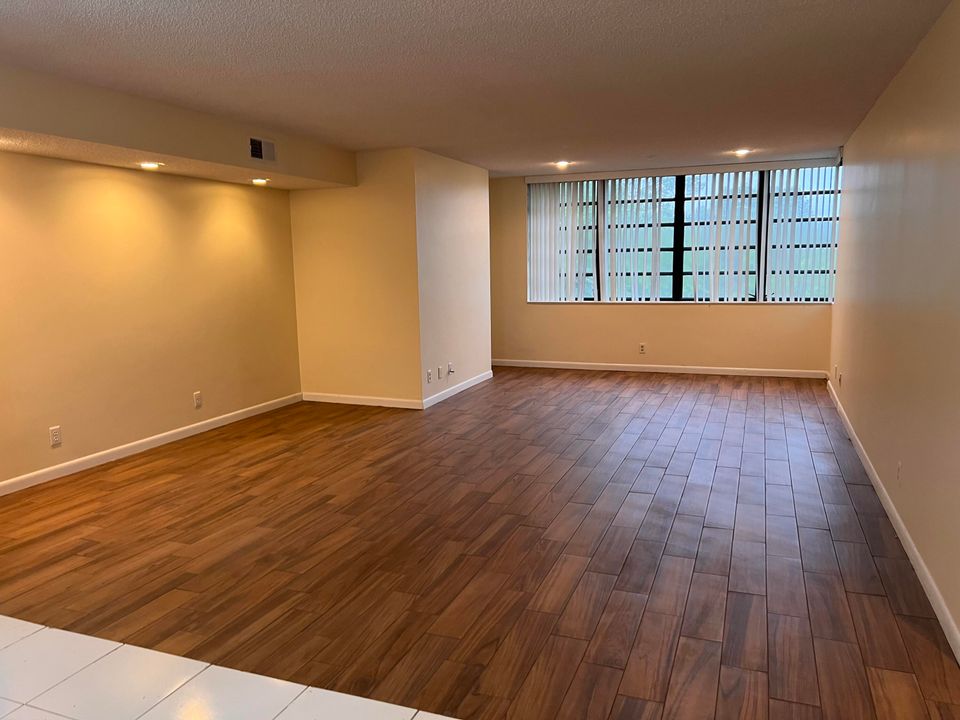 Recently Rented: $2,050 (2 beds, 2 baths, 1240 Square Feet)