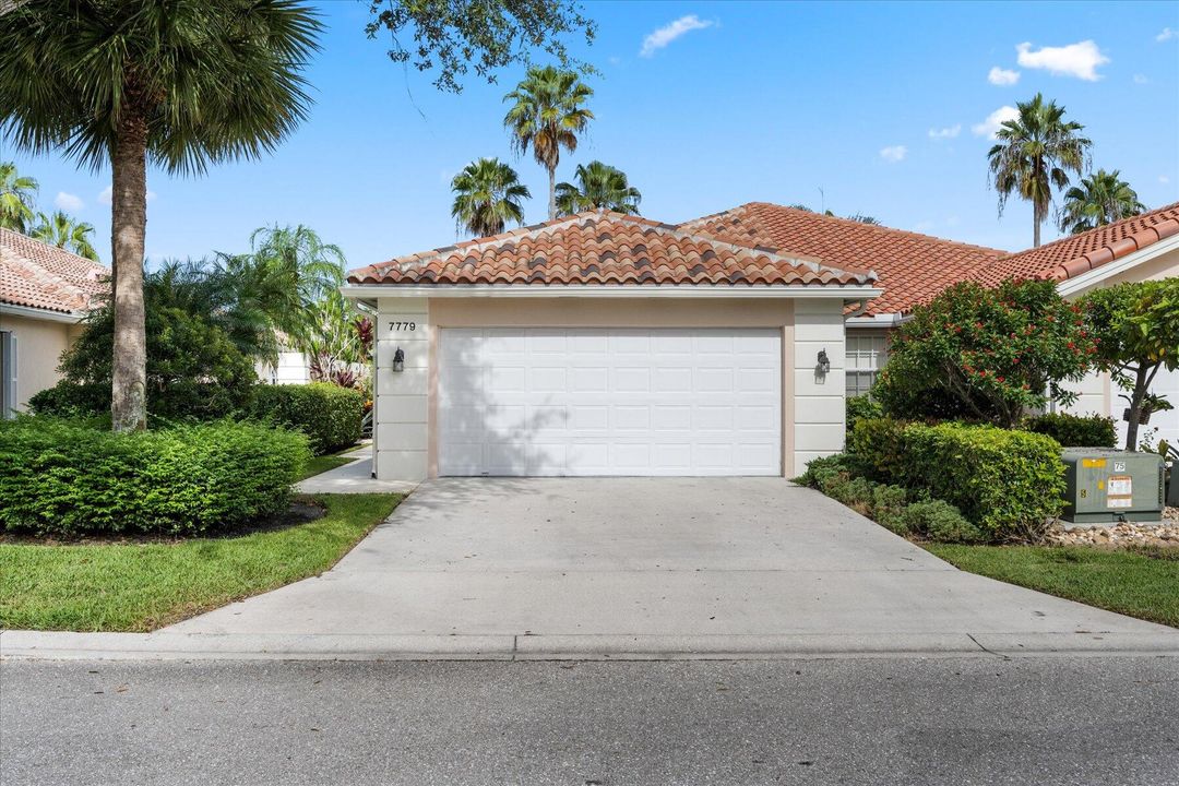 Recently Sold: $550,000 (2 beds, 2 baths, 1526 Square Feet)