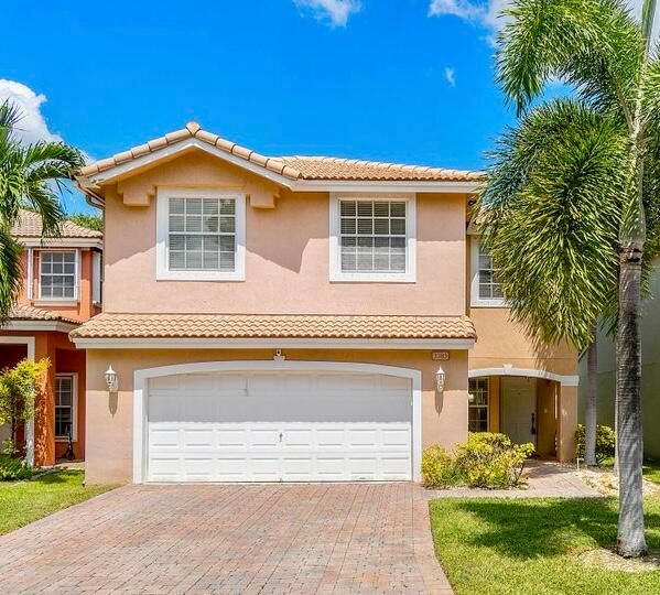 Recently Sold: $520,000 (4 beds, 2 baths, 2208 Square Feet)