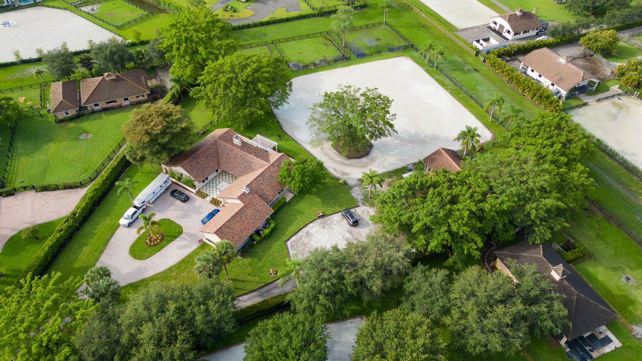 Vendido Recientemente: $2,900,000 (4 camas, 4 baños, 3563 Pies cuadrados)