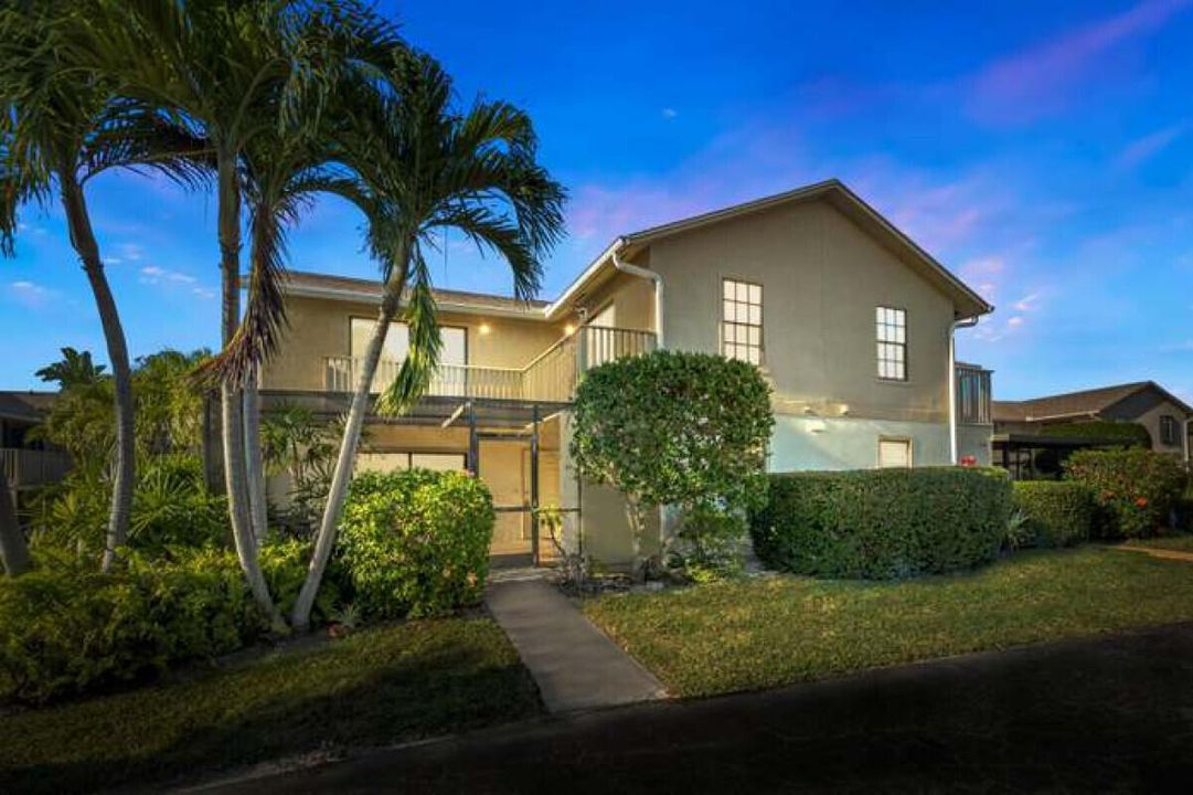 Недавно продано: $298,900 (2 спален, 2 ванн, 1384 Квадратных фут)