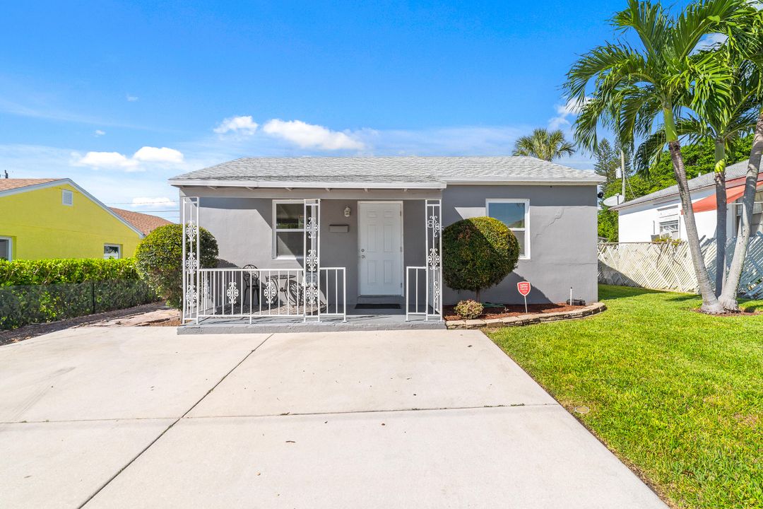 Недавно продано: $310,000 (4 спален, 2 ванн, 1289 Квадратных фут)