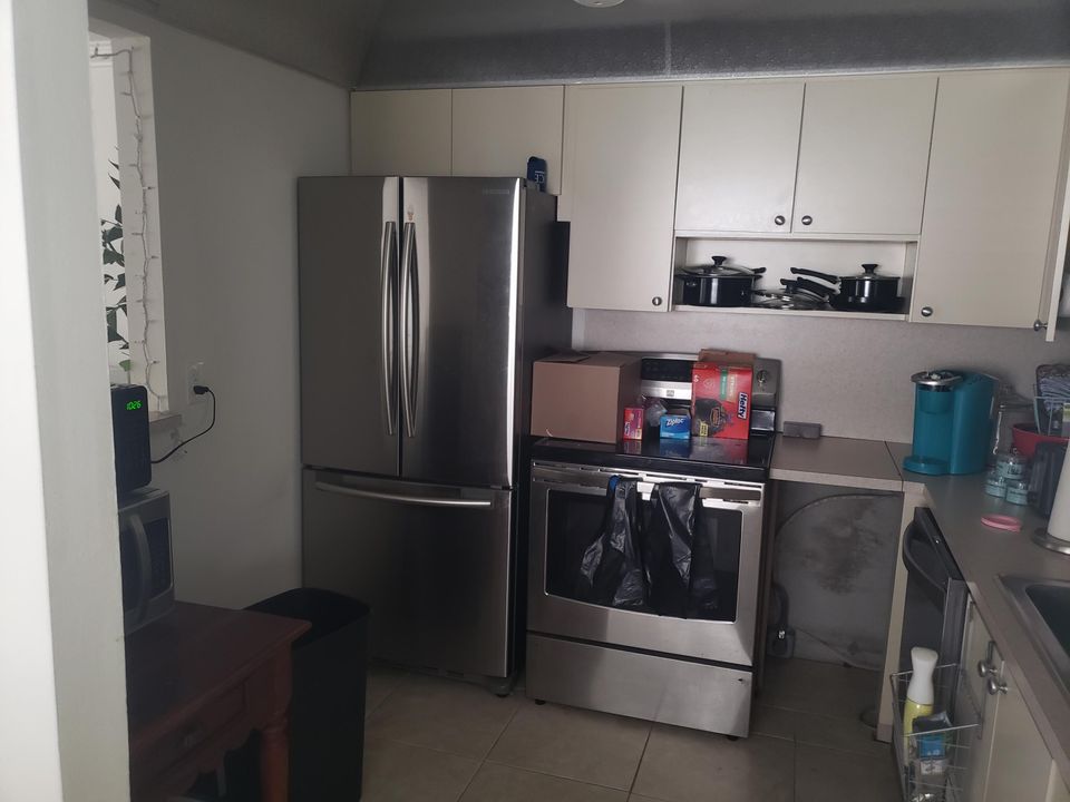 Recently Sold: $116,999 (1 beds, 1 baths, 726 Square Feet)