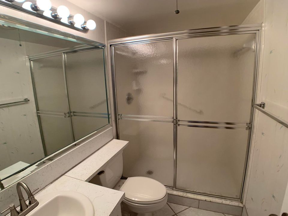 Active With Contract: $109,000 (1 beds, 1 baths, 570 Square Feet)