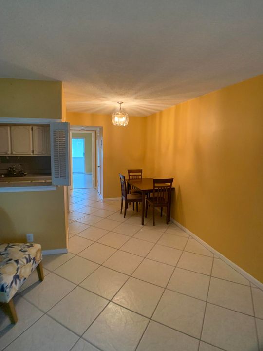 Active With Contract: $109,000 (1 beds, 1 baths, 570 Square Feet)