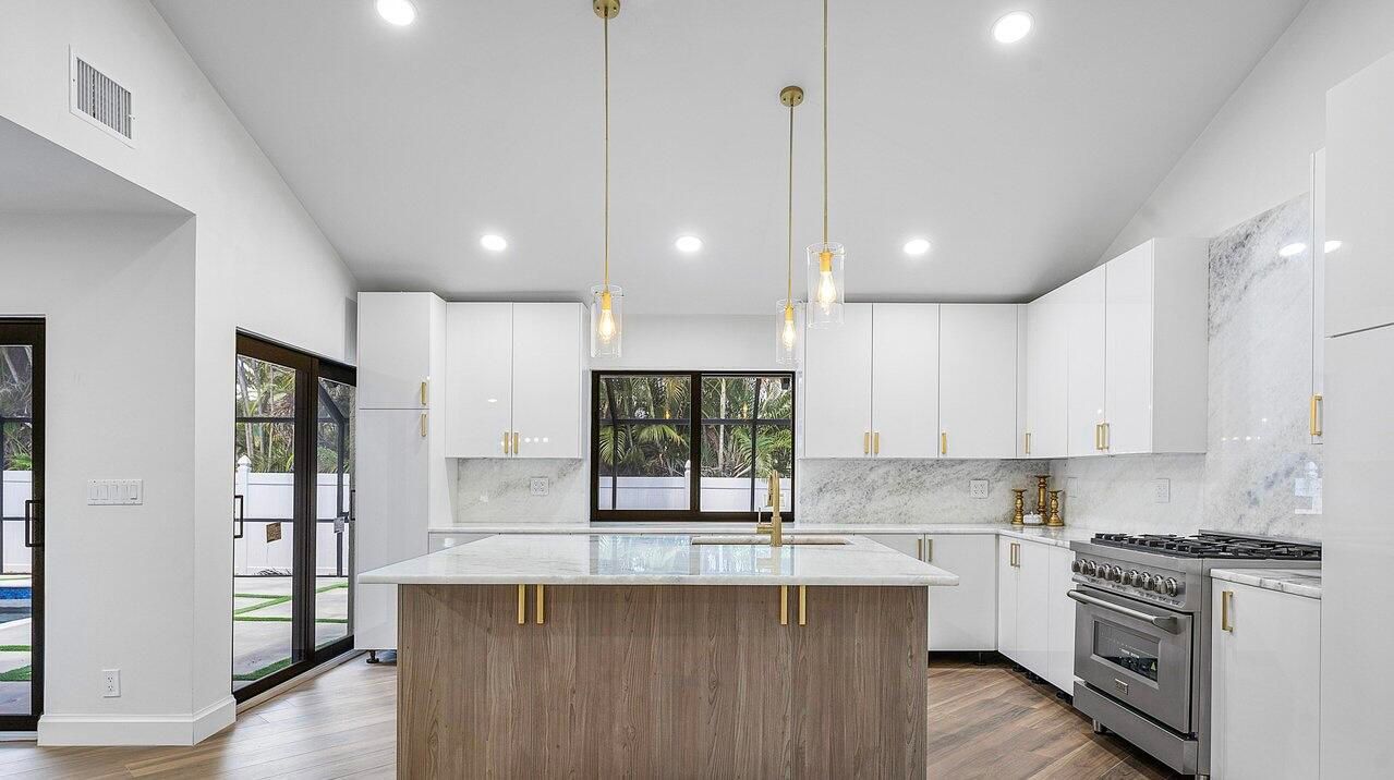 最近租的: $18,500 (4 贝兹, 4 浴室, 2750 平方英尺)