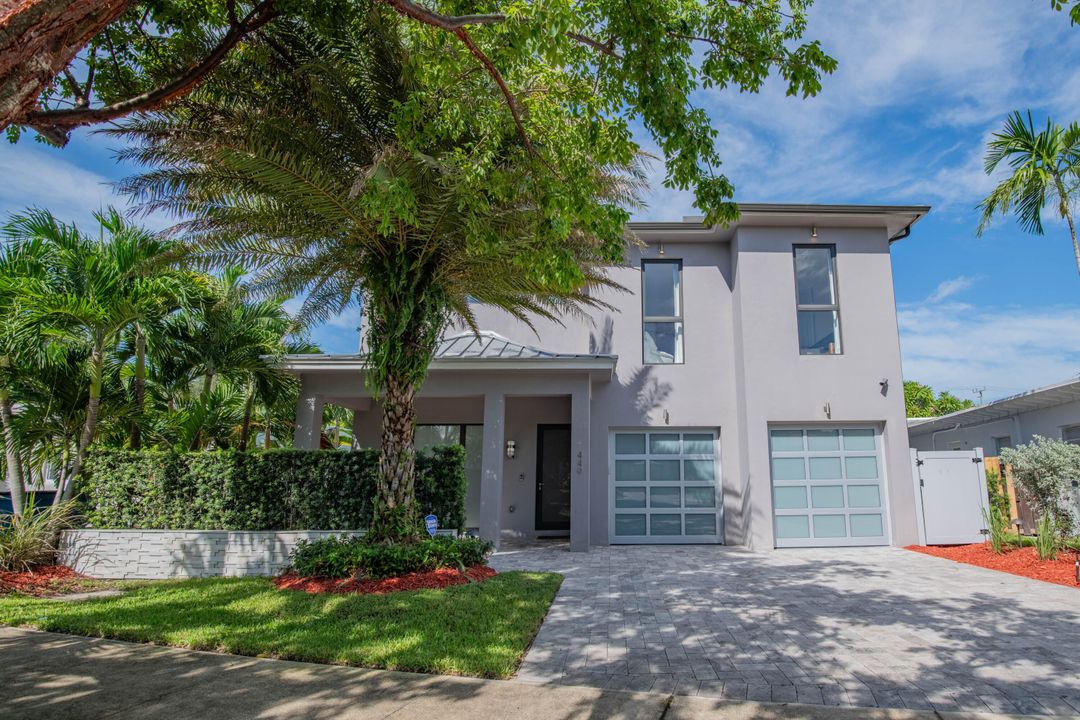 Recently Sold: $2,800,000 (4 beds, 5 baths, 3926 Square Feet)