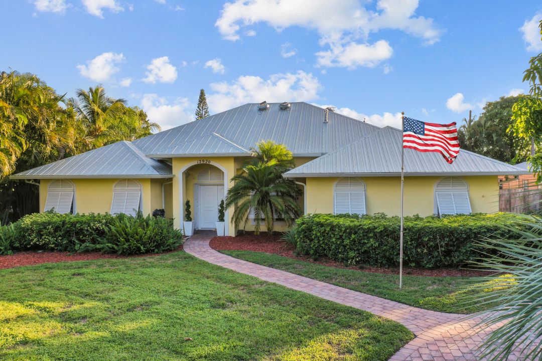 Active With Contract: $1,050,000 (4 beds, 3 baths, 2806 Square Feet)