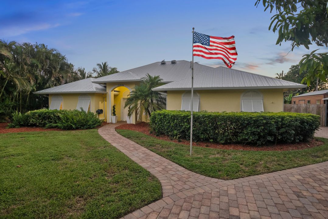 Active With Contract: $1,050,000 (4 beds, 3 baths, 2806 Square Feet)