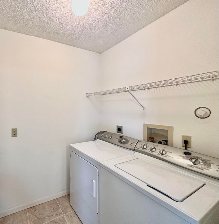For Sale: $320,000 (2 beds, 2 baths, 1244 Square Feet)