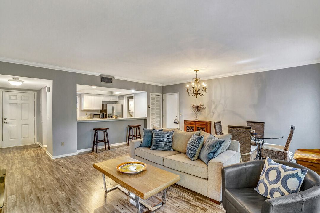 Active With Contract: $5,500 (1 beds, 1 baths, 900 Square Feet)