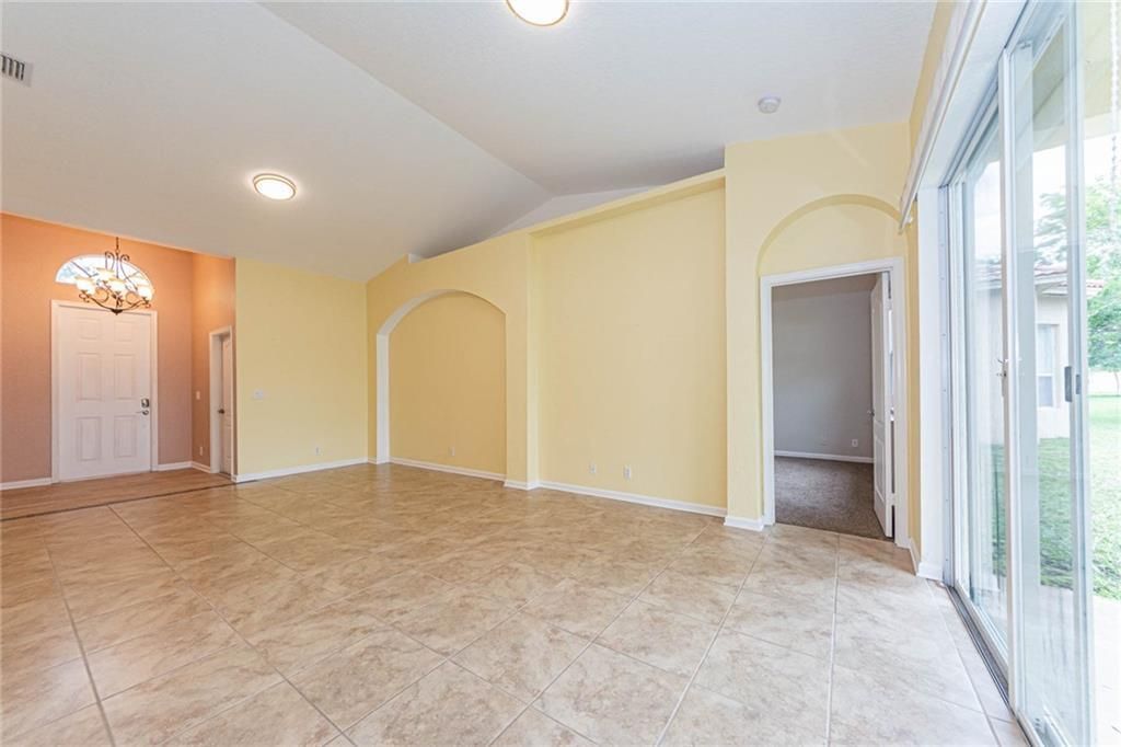 Active With Contract: $2,400 (3 beds, 2 baths, 1513 Square Feet)