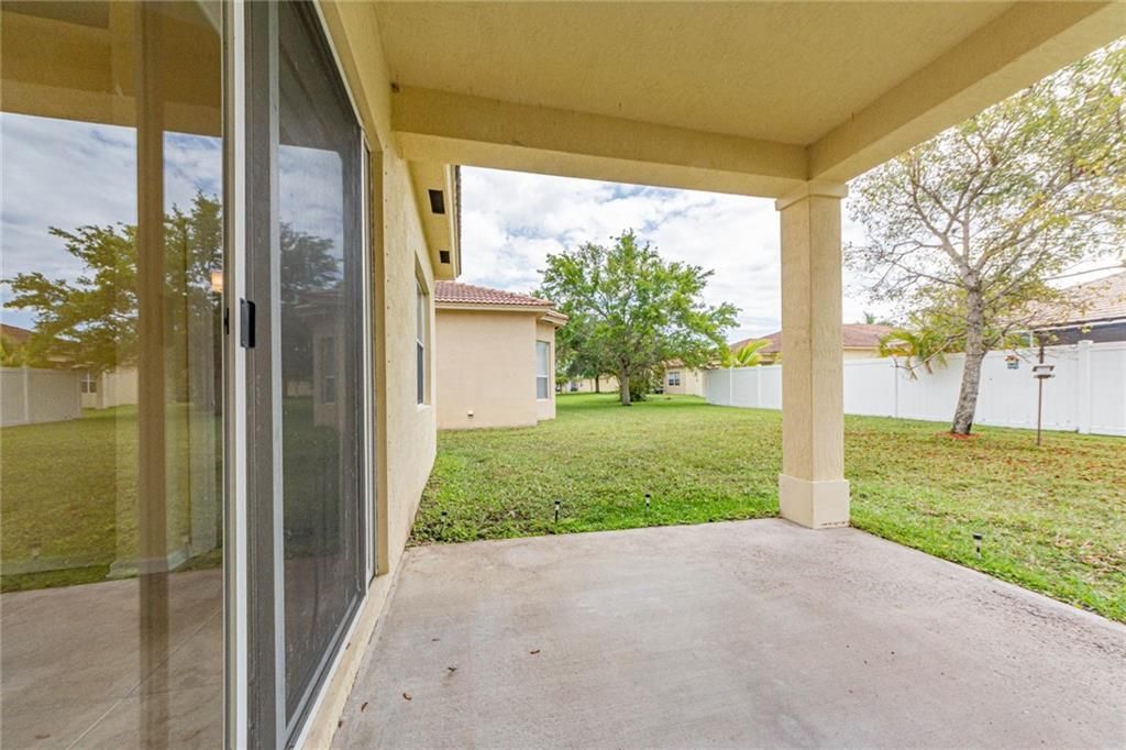 Active With Contract: $2,400 (3 beds, 2 baths, 1513 Square Feet)