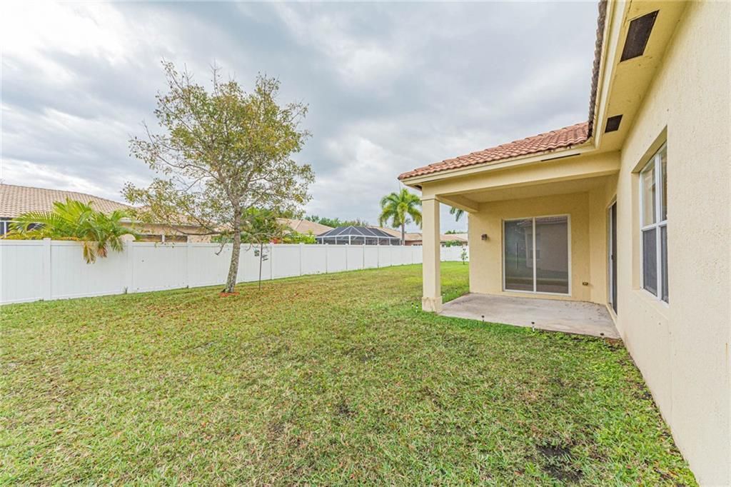 Active With Contract: $2,400 (3 beds, 2 baths, 1513 Square Feet)