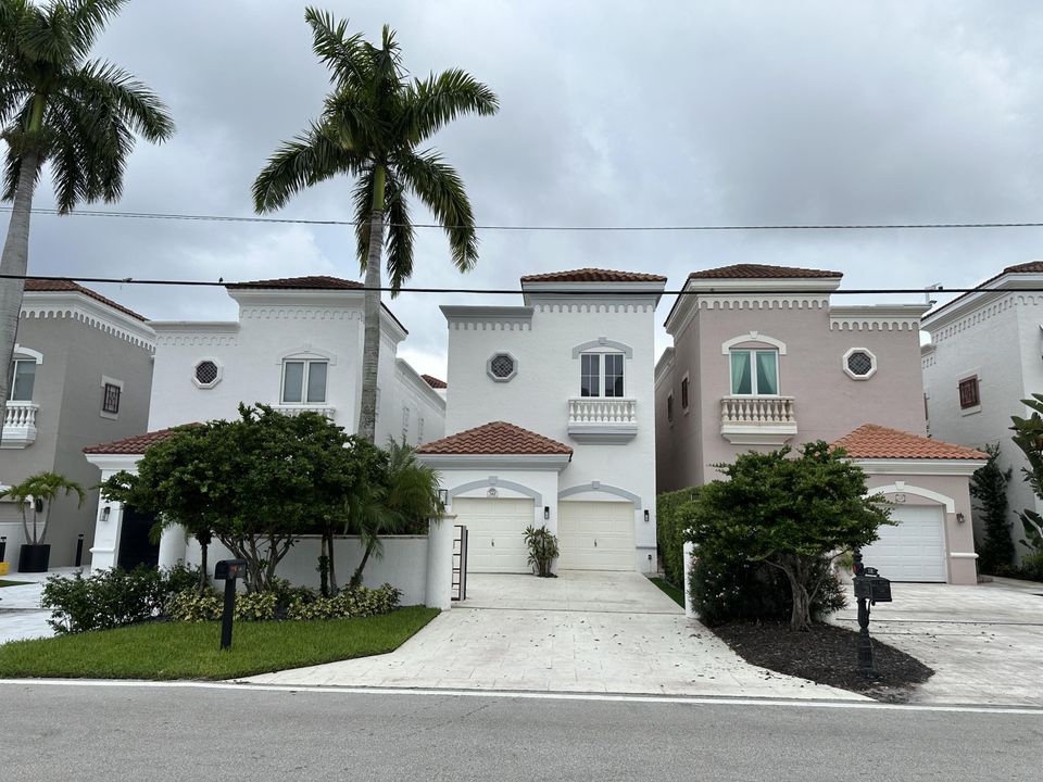 Active With Contract: $2,490,000 (4 beds, 4 baths, 3358 Square Feet)